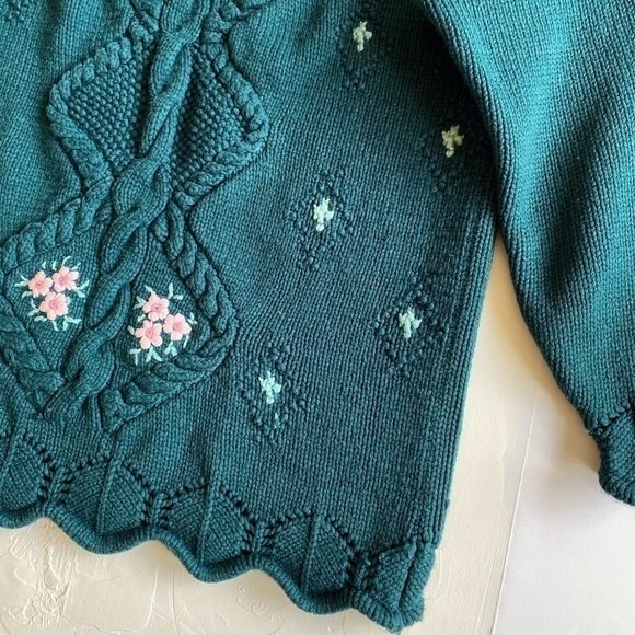 VINTAGE Weekend Edition Hand Knitted Green Floral Sweater - Picture 9 of 12